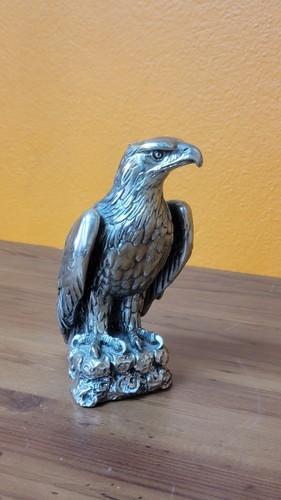 Statue aigle majestueux métal