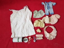 Lot de vêtements Jouet Poupée, BELLA , SAM Nécessaire à Piqures, Hochet broderie