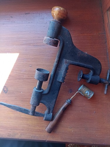 Ancien sertisseur - , de
