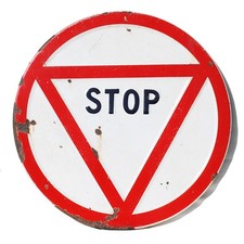 Ancien panneau de signalisation en tôle émaillée / STOP / 1961 / Plaque 60 cm