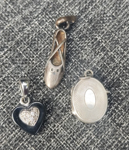 Lot petits pendentifs - de,
