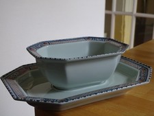 LIMOGES PORCELAINE UNE SAUCIERE ET PLAT MANUFACTURE COQUET MODELE ROUEN