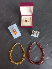 lot de bijoux en ambre et
