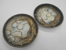 01 )  PAIRE DE SOUS TASSE COUPELLE AUX DRAGONS EN PORCELAINE DE SATSUMA JAPON