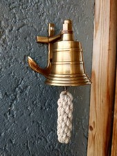 Petite cloche murale en