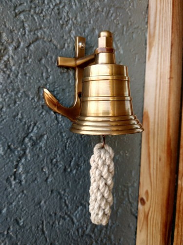 Petite cloche murale - , en