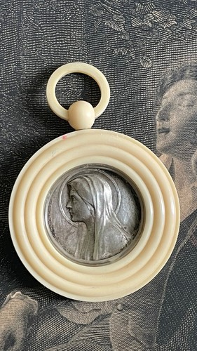 Médaille berceau vintage - de,