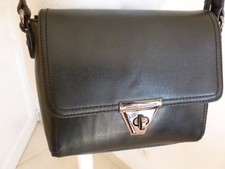 BEAU SAC ETAT NEUF DAVID JONES NOIR A PORTE DE TRAVERS OU EPAULE 