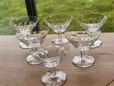 6 COUPES A CHAMPAGNE EN