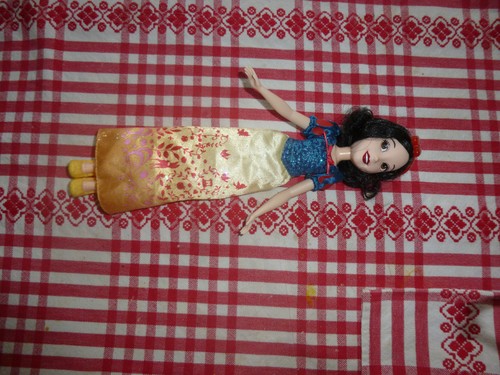 Blanche neige non - , articulée