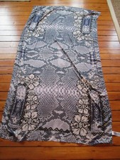 Q foulard Desigual modéle