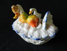 Boîte Couverte vintage * Barbotine / Opaline Blanche à Décor Polychrome