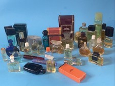 Lot 33 miniatures de parfum