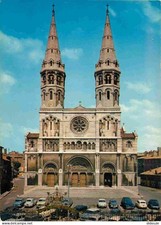 71 - Macon - Place St-Pierre et son Eglise - Automobiles - CPM - Voir Scans Rect