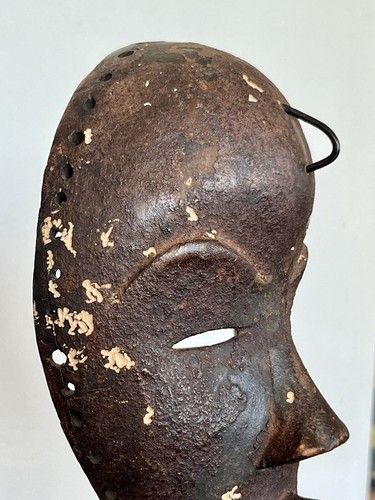 Masque dan socle cote - masque,