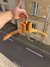 Ancien cintre à système haut col en bois pour costume veston paletot mode retro