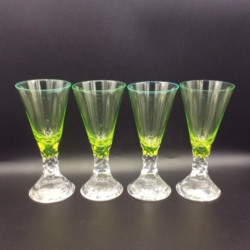 Série quatre verres à - série,