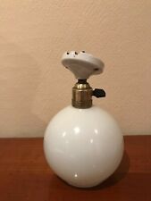 TRES ANCIENNE APPLIQUE MURALE GLOBE EN OPALINE ET SUPPORT EN PORCELAINE