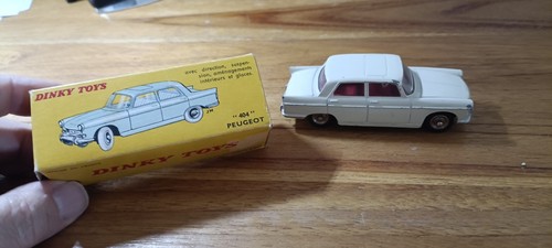 Dinky toys peugeot 404 berline - dinky,