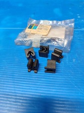 5 Agrafes de fixation de tuyau