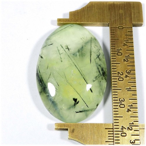 Cabochon rutilé vert naturel