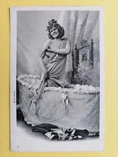 CPA Dos 1900 JOLIE JEUNE FEMME