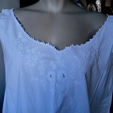 Chemise de nuit ancienne lin brodée sur le devant