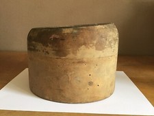 Ancienne forme a chapeau