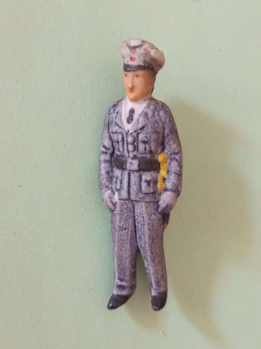 Broche biscuit militaire - -,