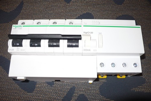 Disjoncteur a9n18481 - disjoncteur,