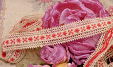 MERCERIE ANCIENNE, ANCIEN GALON ENTRE-DEUX BICOLORE BRODÉ POINT de CROIX XIXe