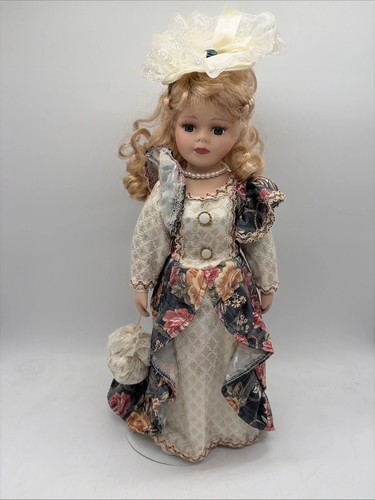 Poupée porcelaine 40cm - poupée,