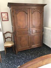 Armoire penderie Vendéenne en bois massif chêne ou châtaignier 