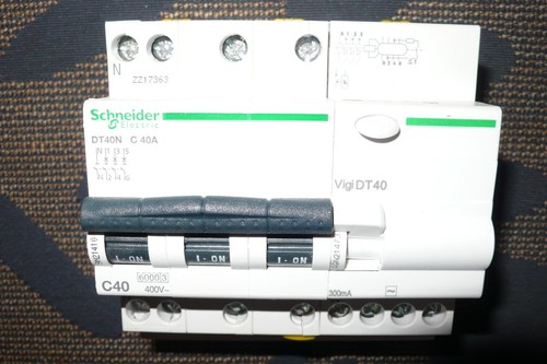 Disjoncteur a9n21410 - disjoncteur,