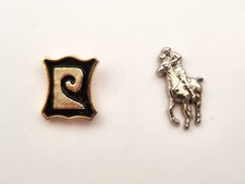 Lot 2 pin's parfum Pierre