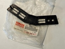 UN CACHE PLASTIQUE CARENAGE DE