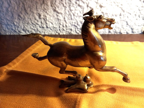 Cheval laiton dore tres - -,