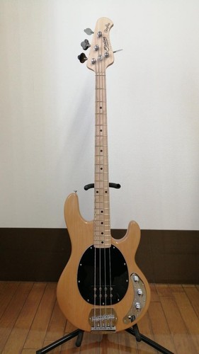 Guitare basse électrique