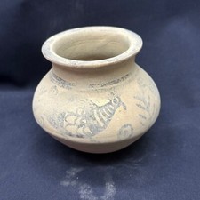 Ancien pot de récipient en