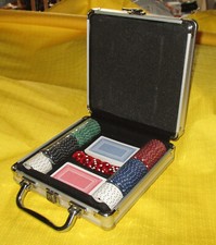 Malette de Poker - 100 jetons  - 2 jeux de cartes - 5 dés