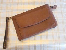 Sacoche LE TANNEUR. Le Tanneur. Sac pochette cuir Le Tanneur. Dragonne. CUIR