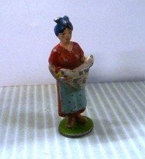 ferme quiralu fermiere avec poule robe rouge