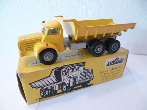 Ancien authentique camion - ancien,