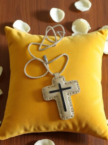 Collier croix catholique