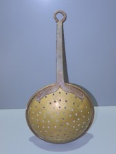 - JOLI ANCIEN ECUMOIRE LAITON XIXe poignée FER Forgé déco CUISINE COLLECTION  D