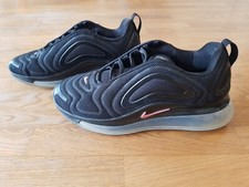 Paire de tennis "NIKE Air Max 720" noire. T 38.5