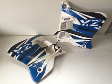 UNE PAIRE D ECOPE CACHE OUIE CARENAGE MOTO YAMAHA 250 YZ 250YZ TYPE MOTEUR 4JX