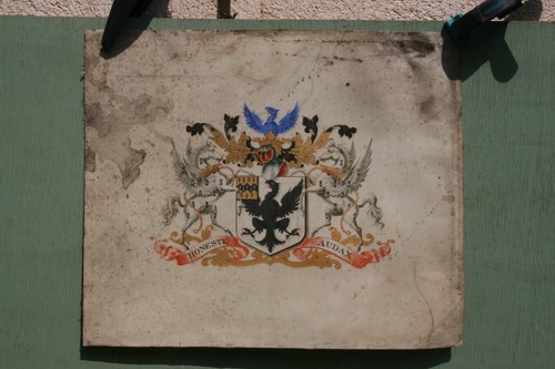 Armoiries identifier - à,