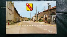 CPM. MANDRES 54470 - GRANDE RUE ET MAIRIE - BLASON LORRAINE - CABINE TELEPHONE