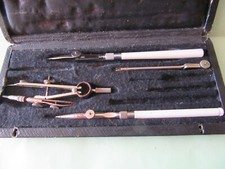  BOITE COMPAS ANCIENNE